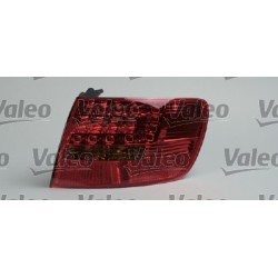 LAMPA TYLNA AUDI A6...