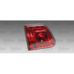 LAMPA TYLNA TOYOTA AVENSIS...