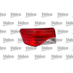 LAMPA TYLNA TOYOTA AVENSIS...