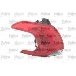 LAMPA TYLNA PEUGEOT 2008...