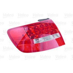 LAMPA TYLNA AUDI A6...