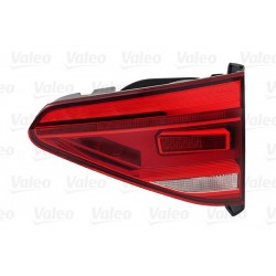 LAMPA TYLNA VW TOURAN III...