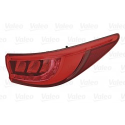 LAMPA TYLNA INFINITI Q30...
